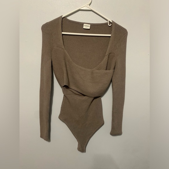 Abercrombie and Fitch sweater size small - Picture 3 of 6